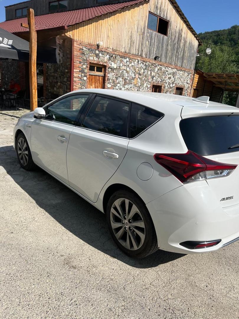 Toyota AURIS 2018 — photo 2