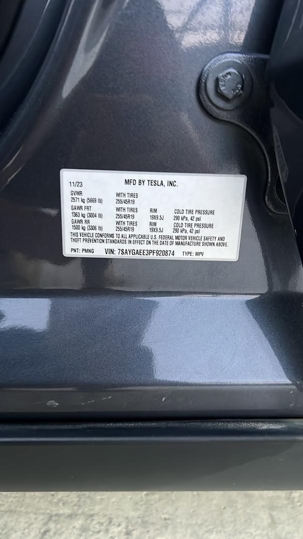 Tesla Model Y 2023 — photo 2