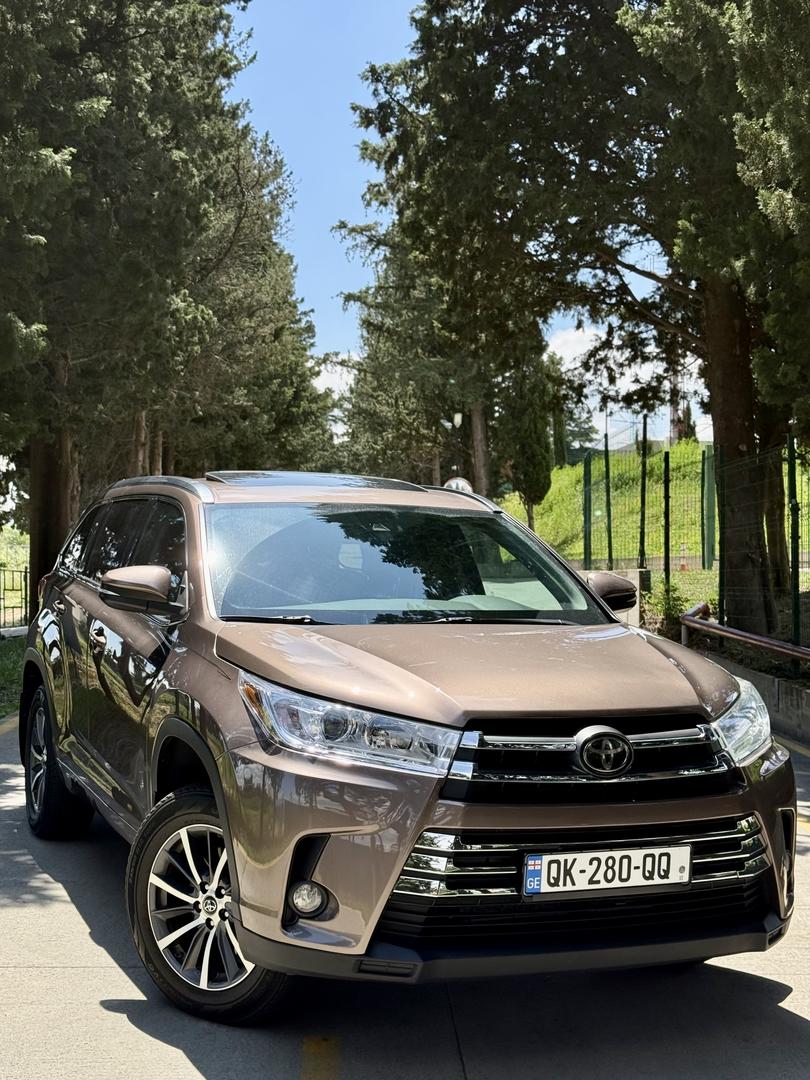 Toyota Highlander 2017 — photo 2