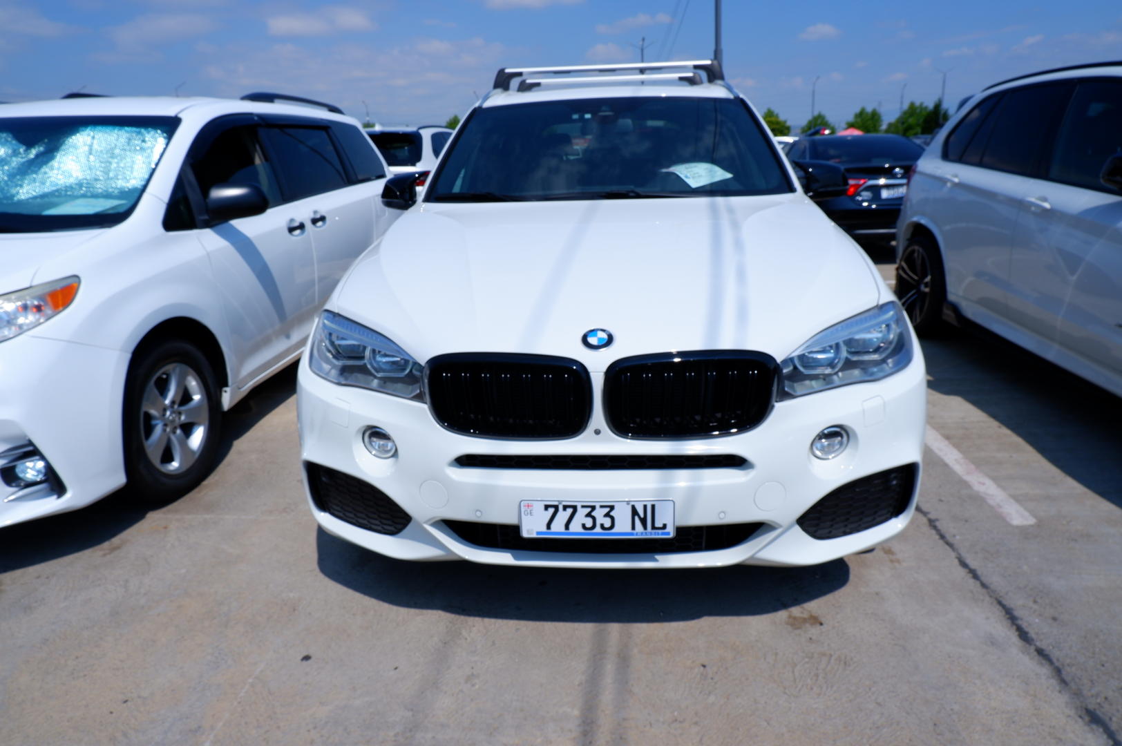 BMW X5 2018 — photo 2