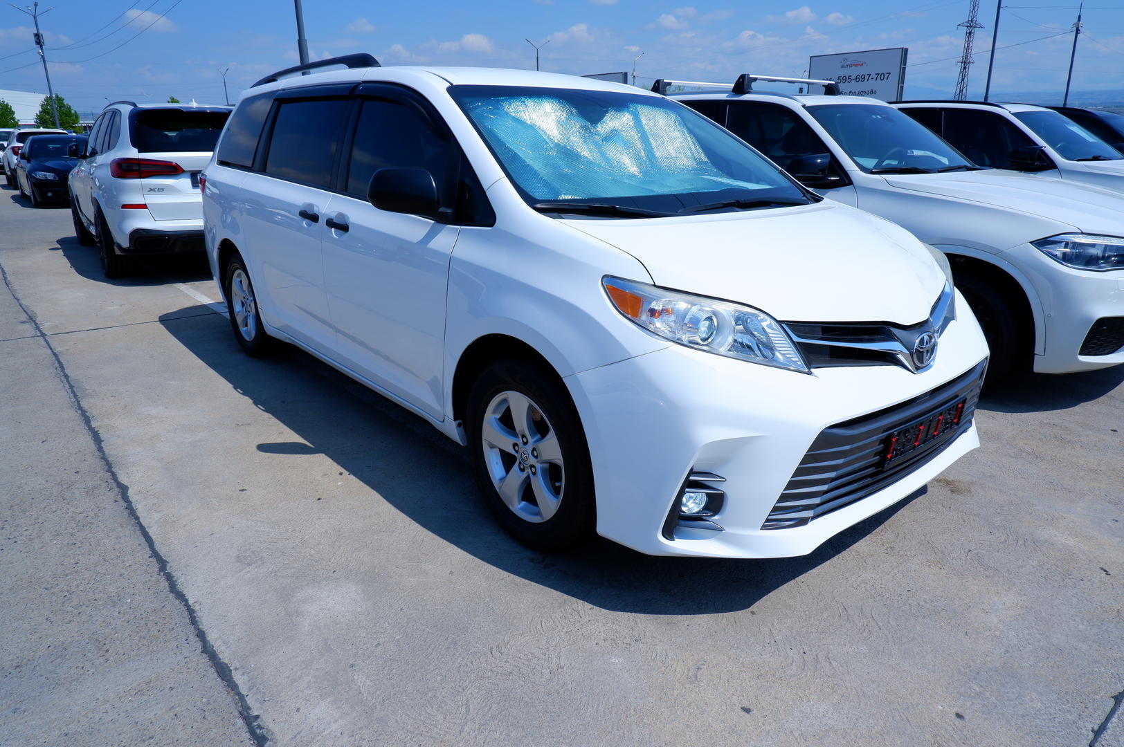Toyota Sienna 2015 — photo 2