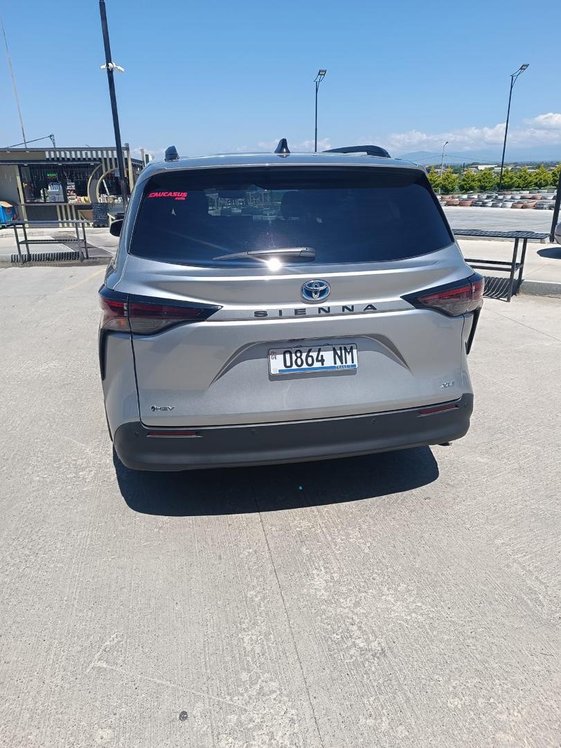 Toyota Sienna 2025 — photo 2