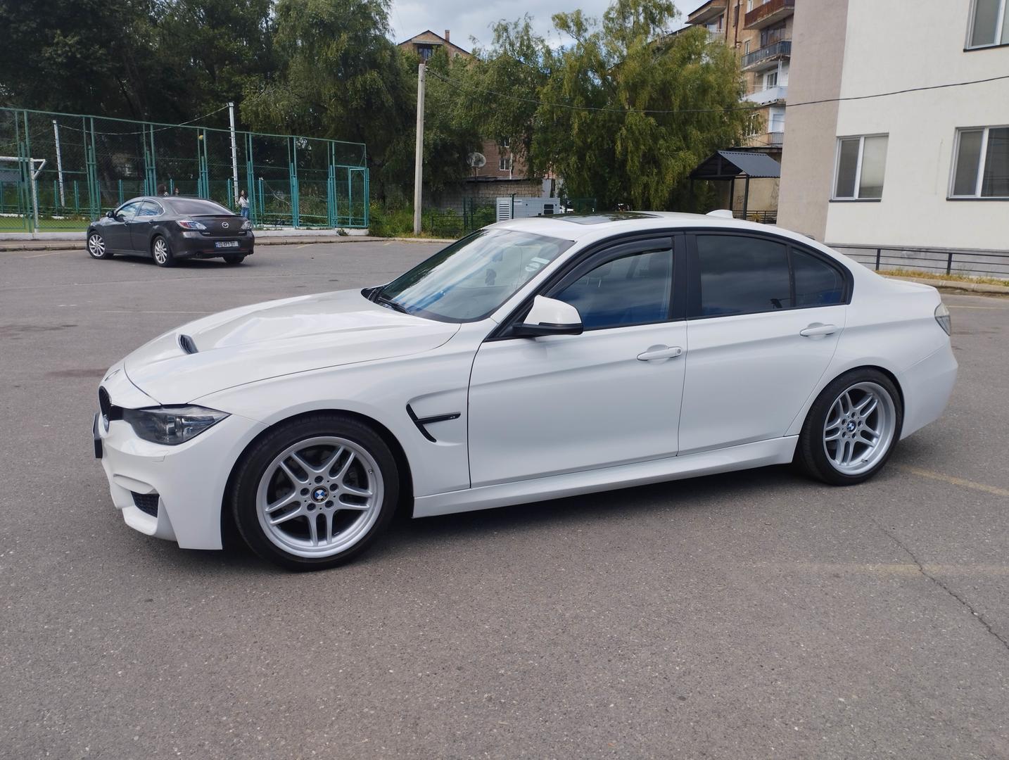 BMW 320 2013 — photo 2