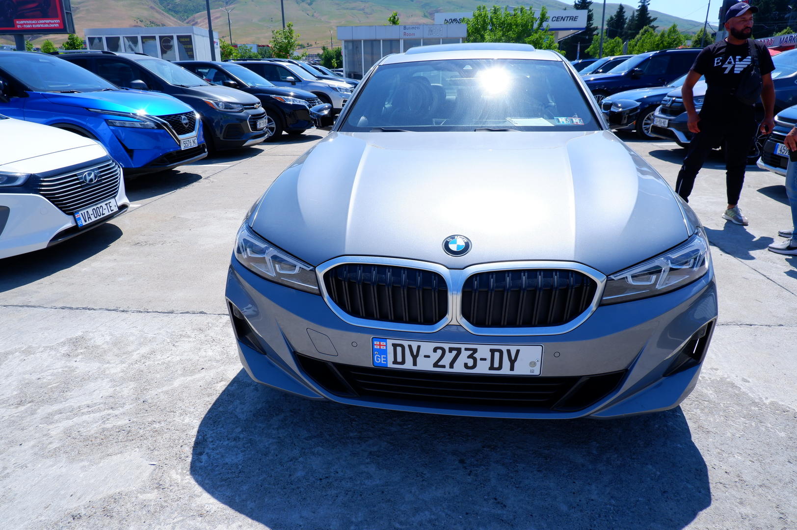 BMW 330 2023 — photo 2