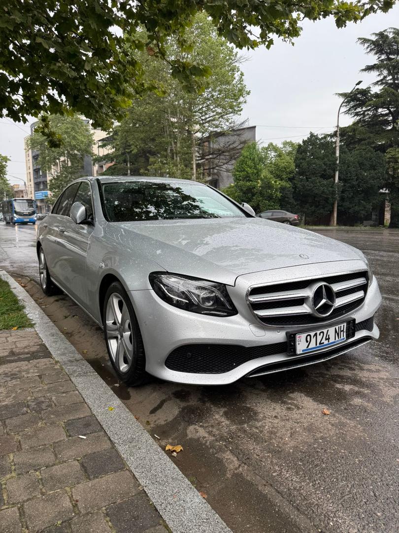Mercedes-Benz E 220