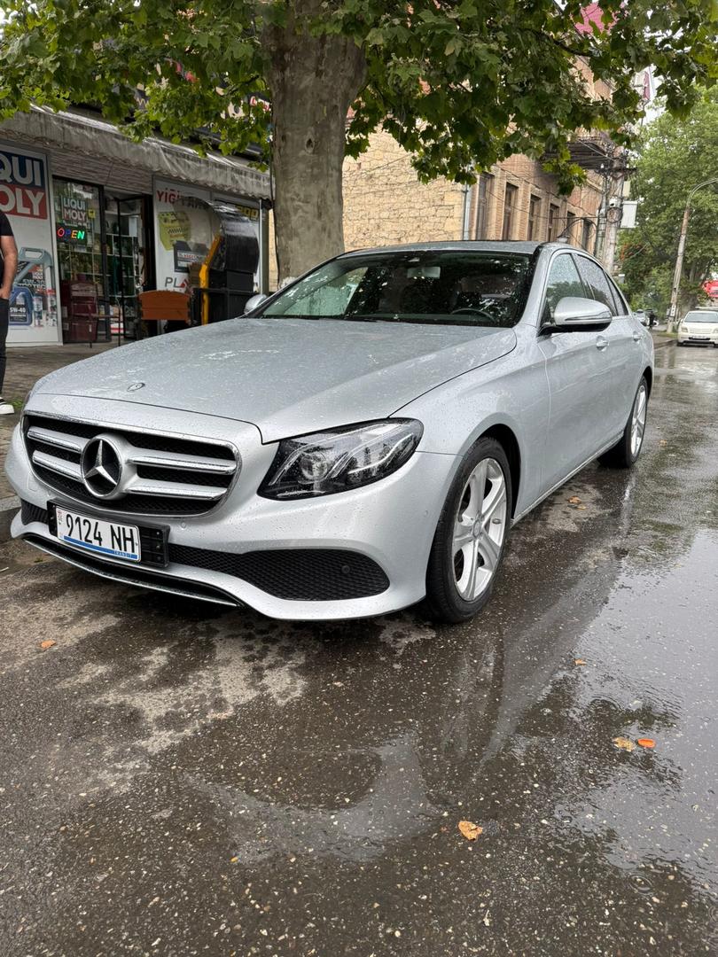 Mercedes-Benz E 220 2016 — photo 2