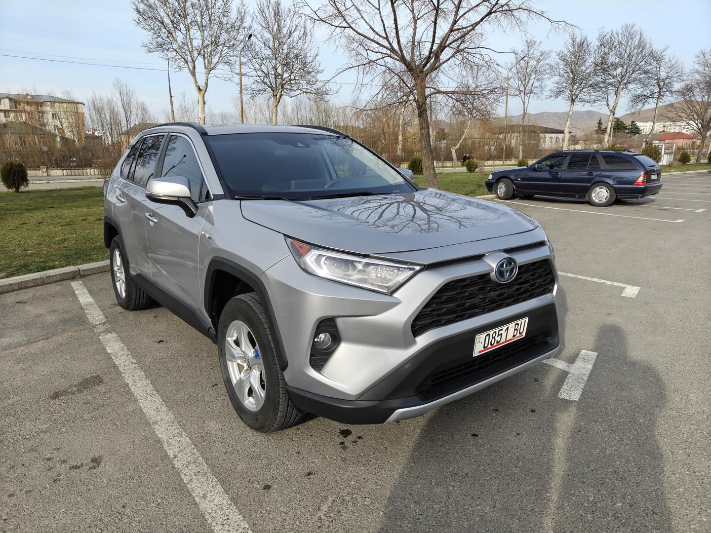 Toyota RAV4 2021 — photo 2