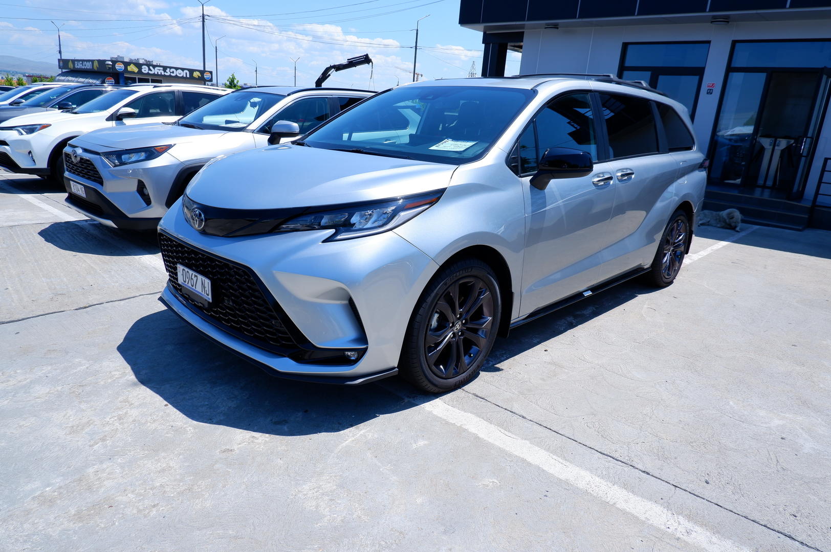 Toyota Sienna 2025 — photo 2