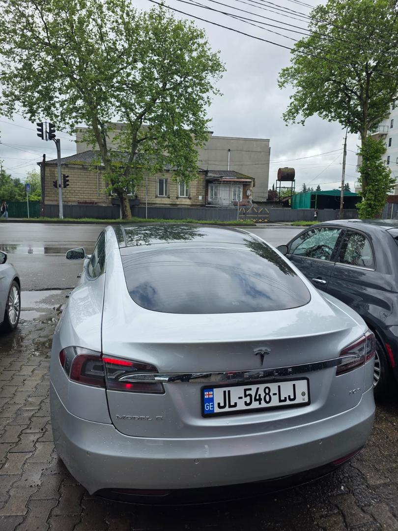 Tesla Model S 2016 — photo 2