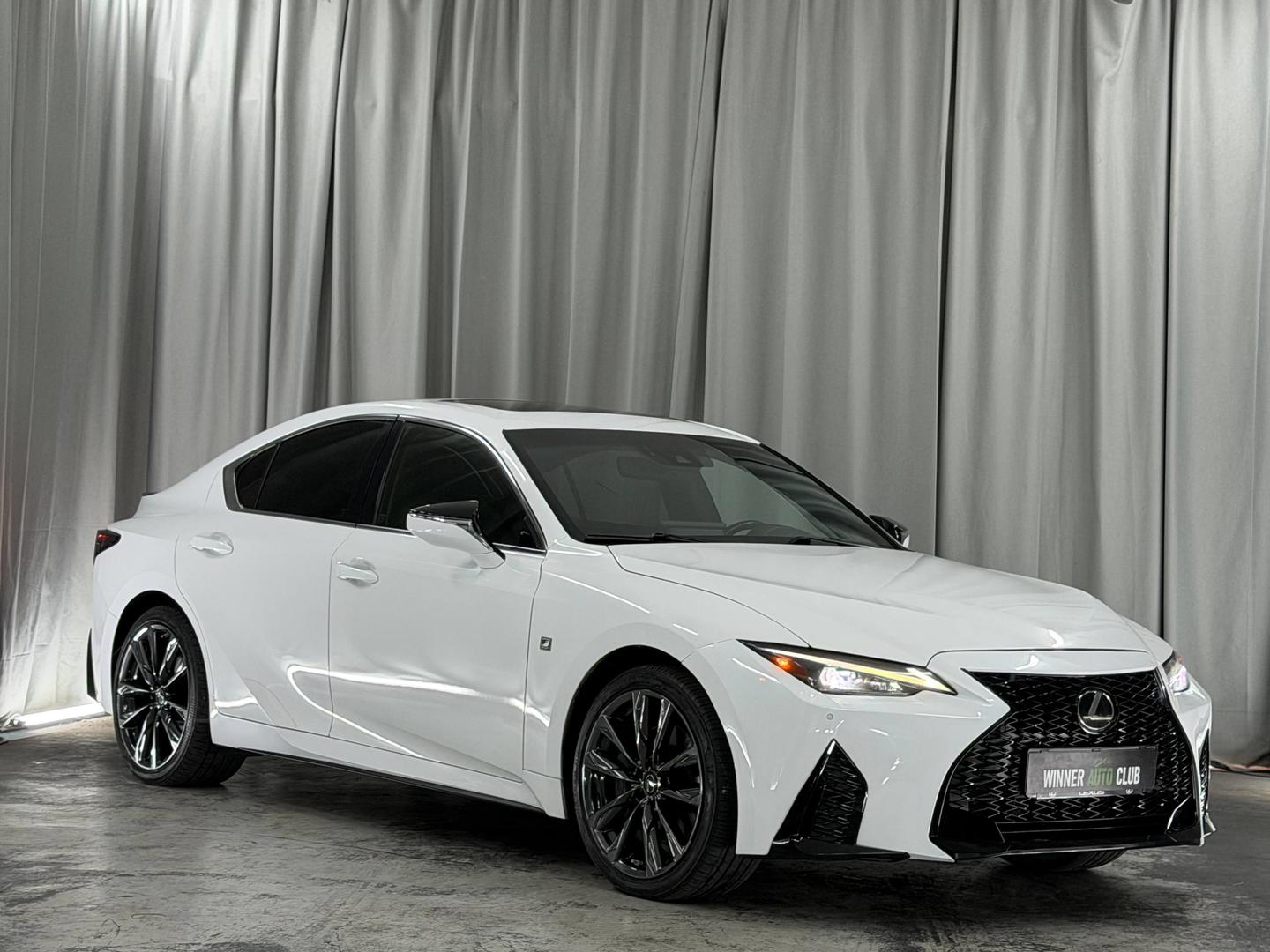 Lexus IS 350 2021 — photo 2