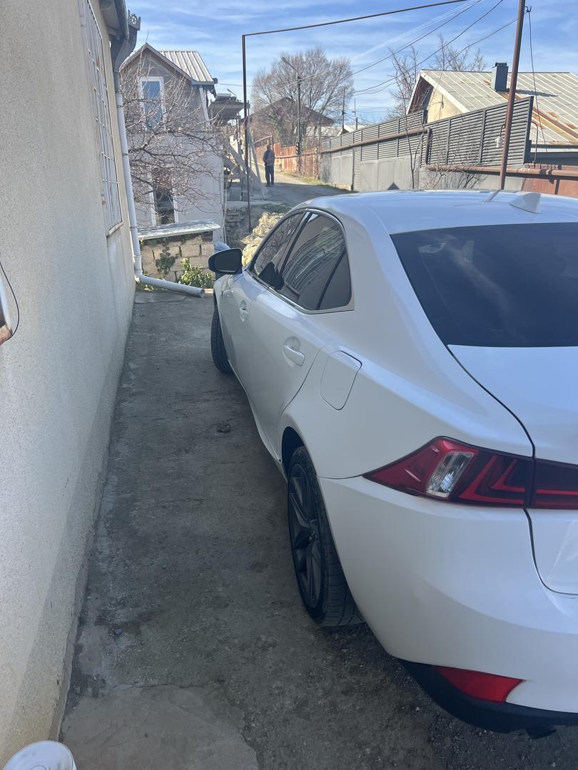 Lexus IS 300 2016 — photo 2