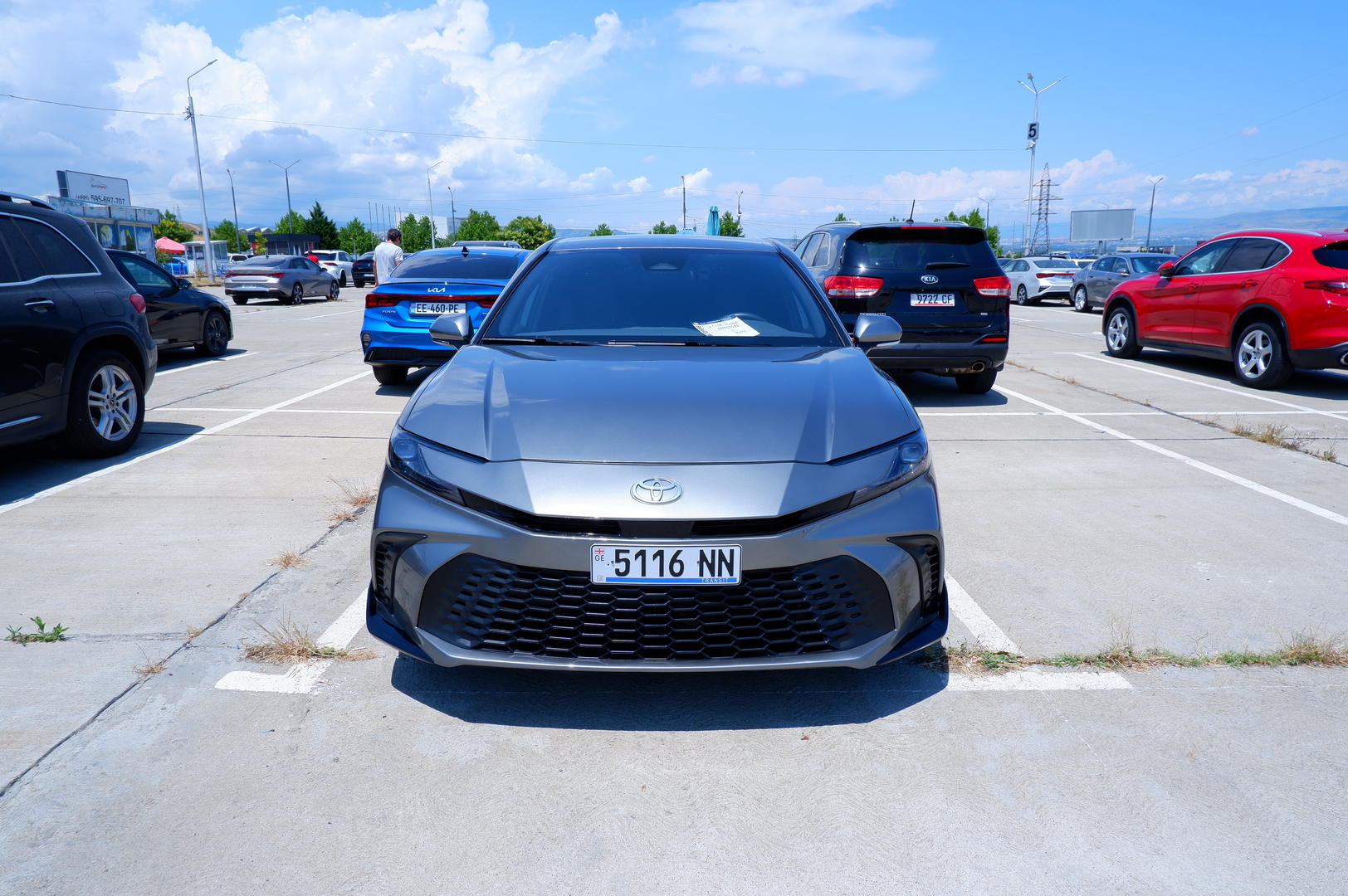 Toyota Camry 2025 — photo 2