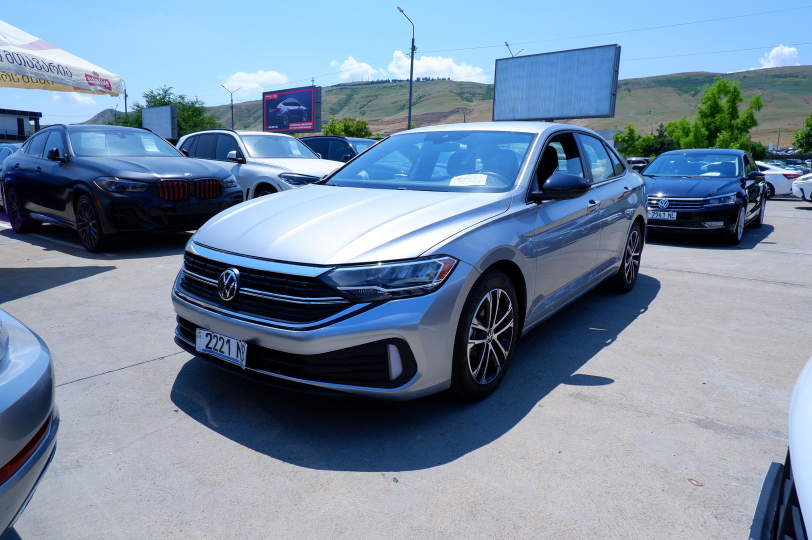 Volkswagen Jetta 2023 — photo 2