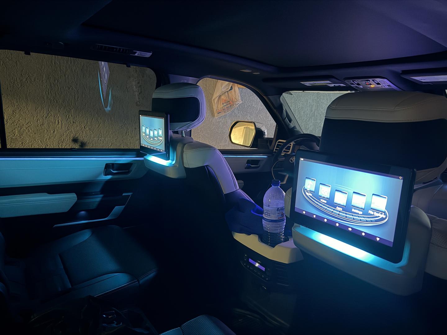 Toyota Sequoia 2023 — photo 2