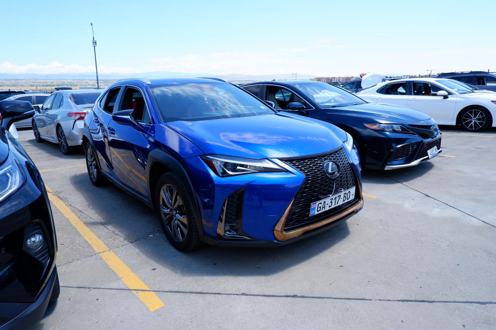Lexus UX 200 2018 — photo 2