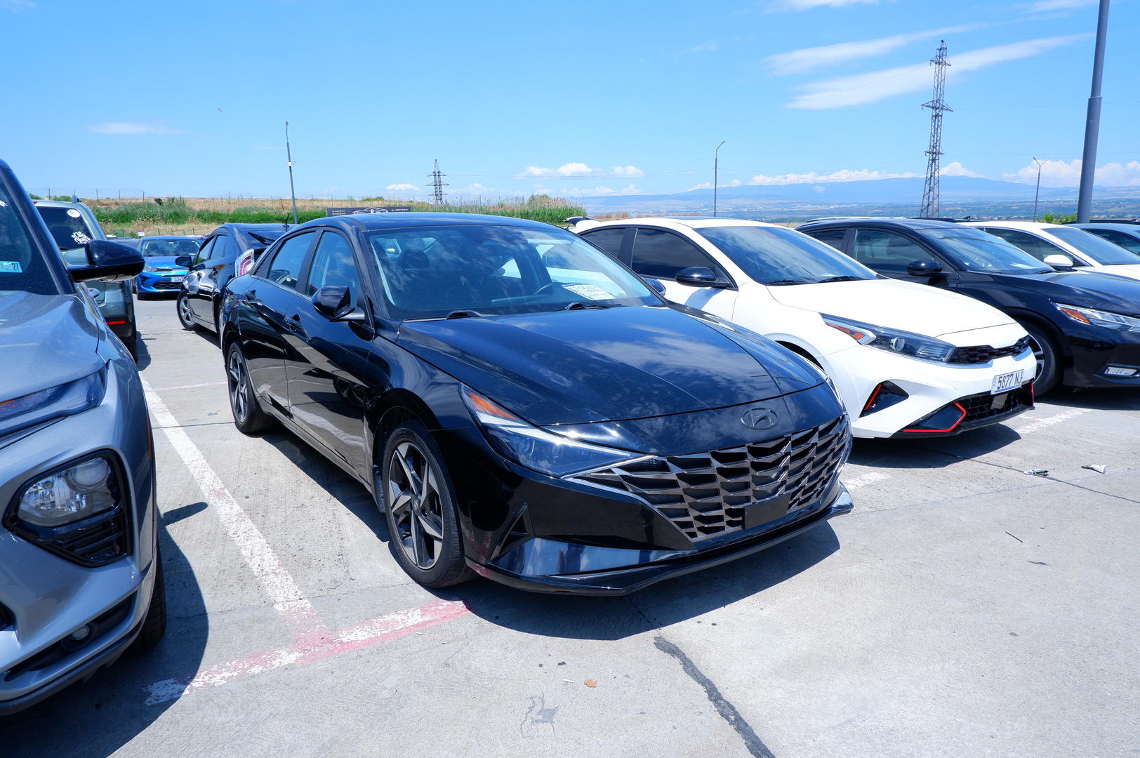 Hyundai Elantra 2022 — photo 2