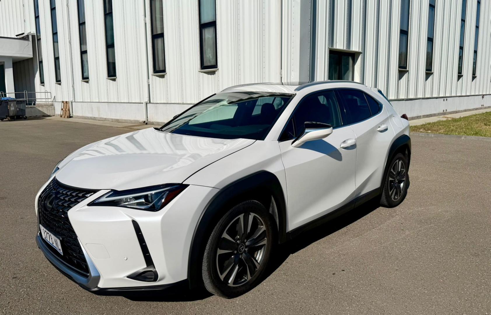 Lexus UX 200 2019 — photo 2