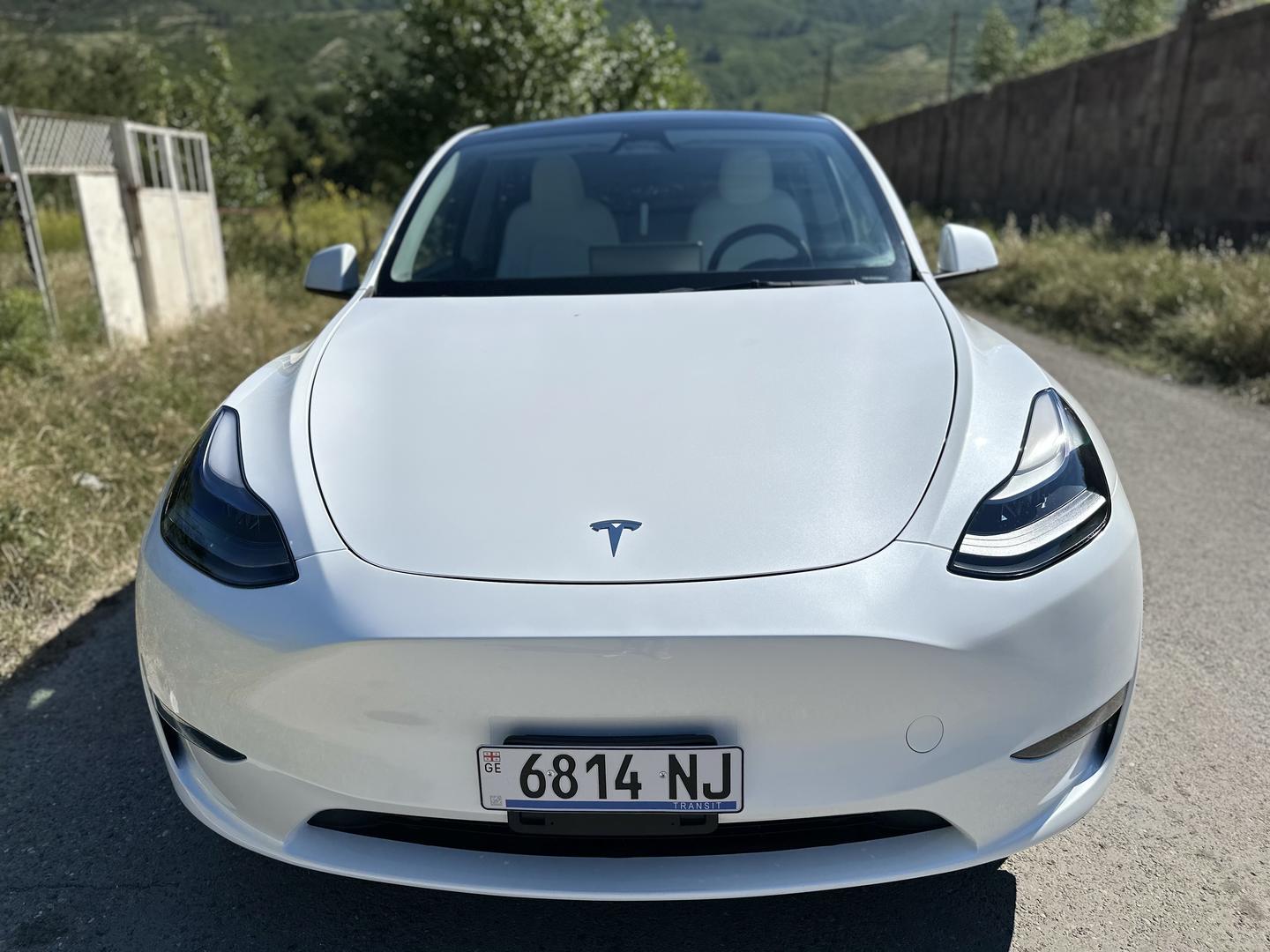 Tesla Model Y 2023 — photo 2