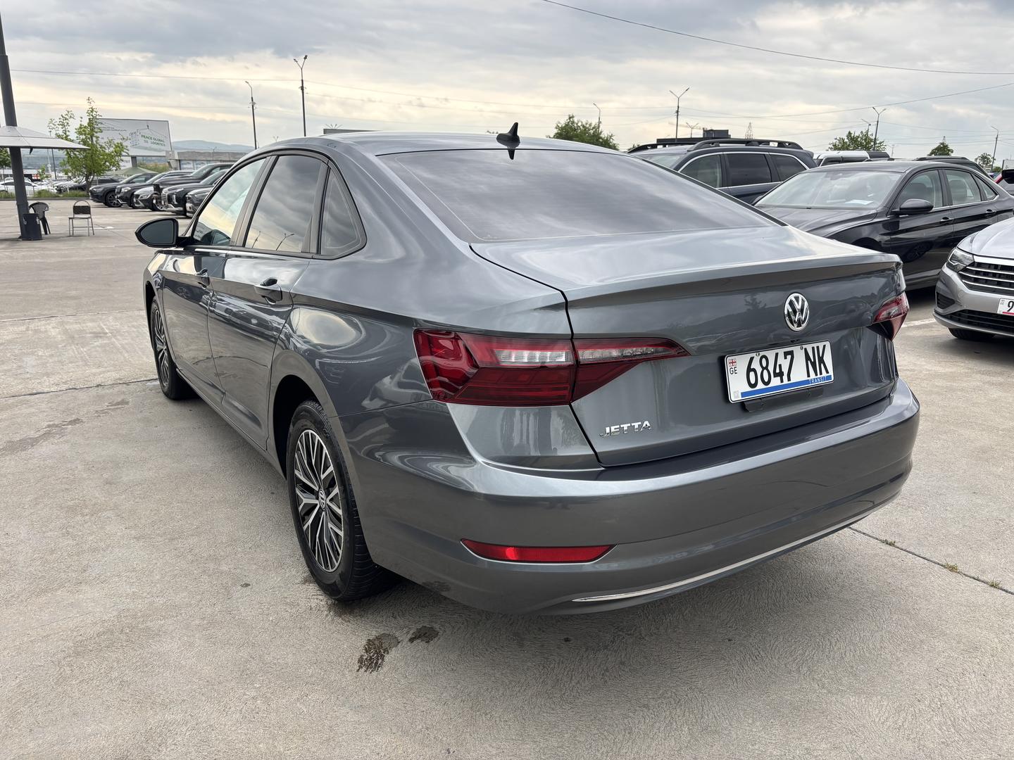 Volkswagen Jetta 2021 — photo 2