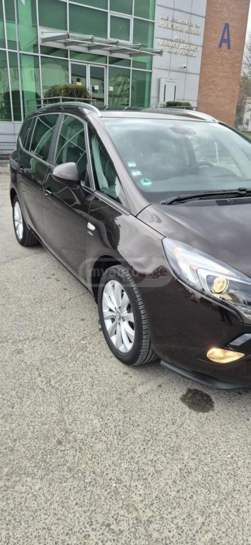 Opel Zafira 2013 — photo 2