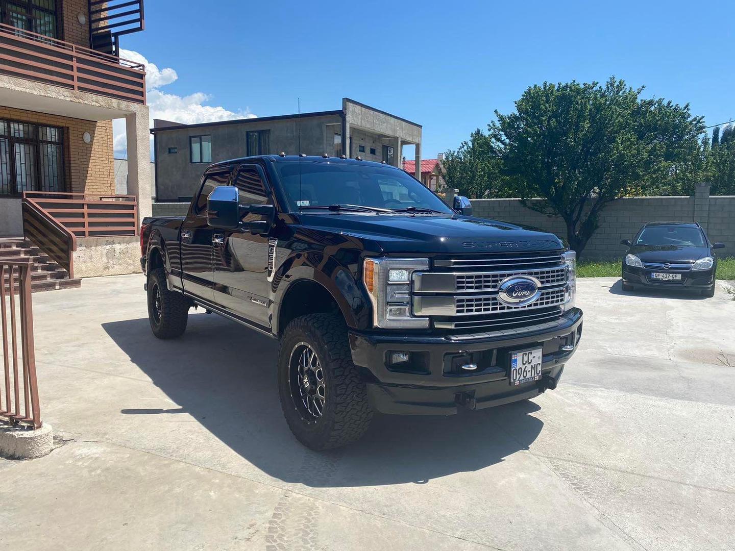 Ford F-350 2017 — photo 2