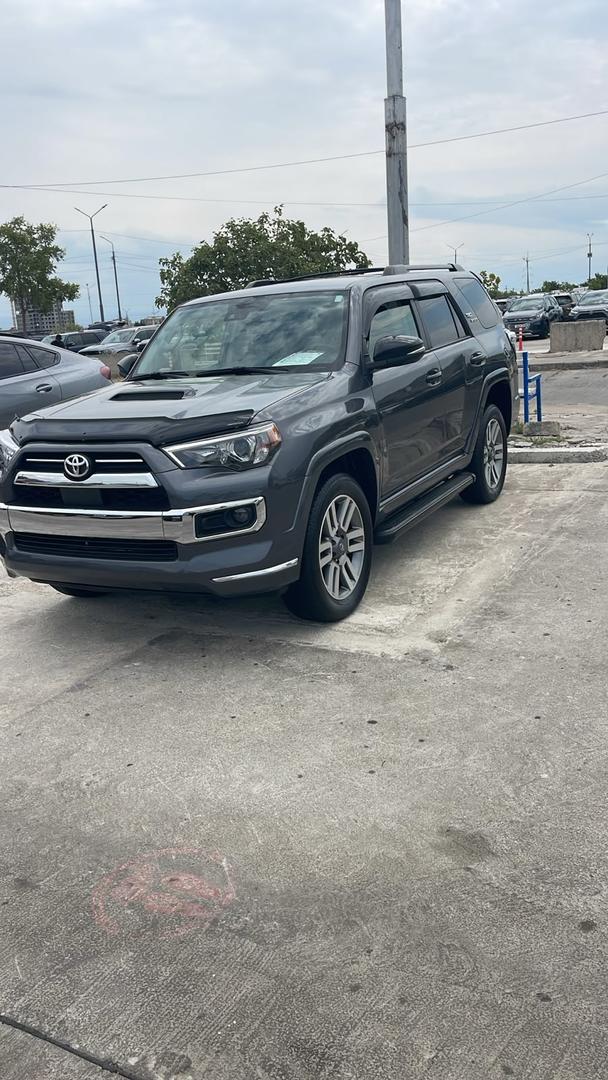 Toyota 4Runner 2023 — photo 2
