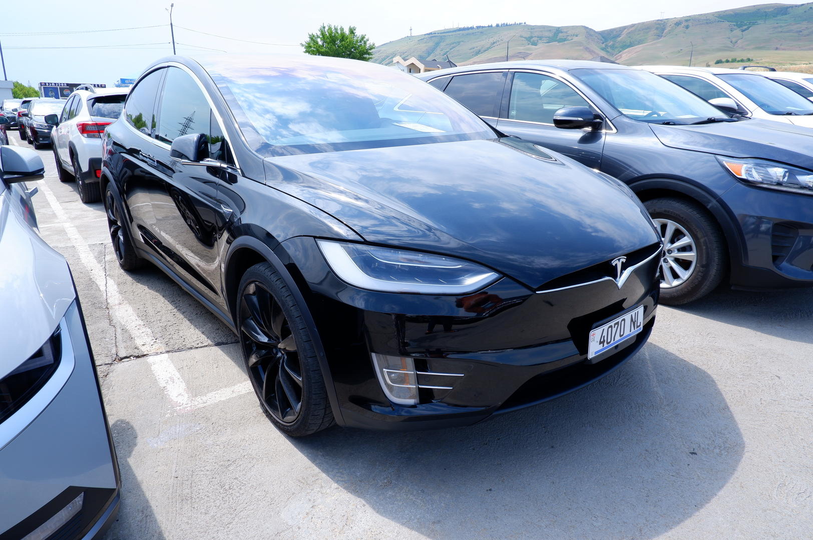 Tesla Model X 2018 — photo 2