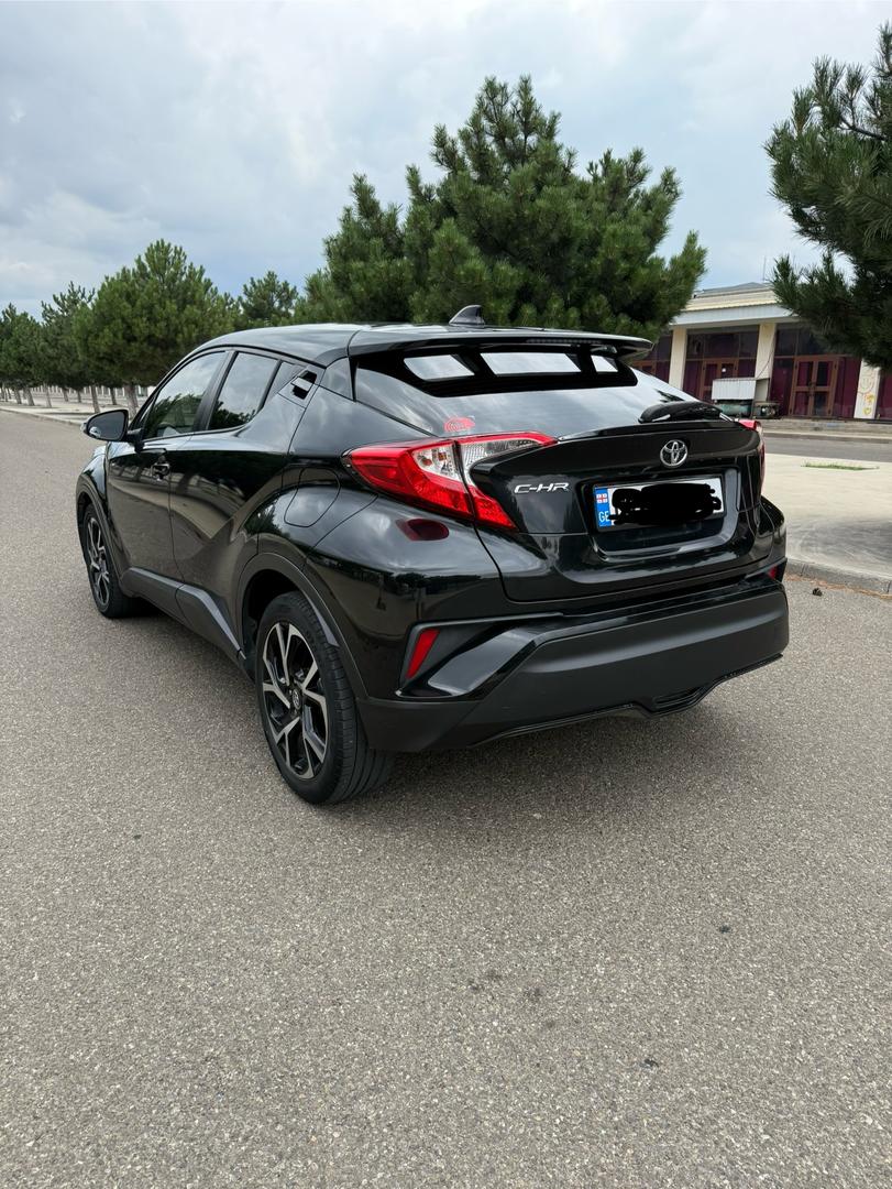 Toyota C-HR 2019 — photo 2