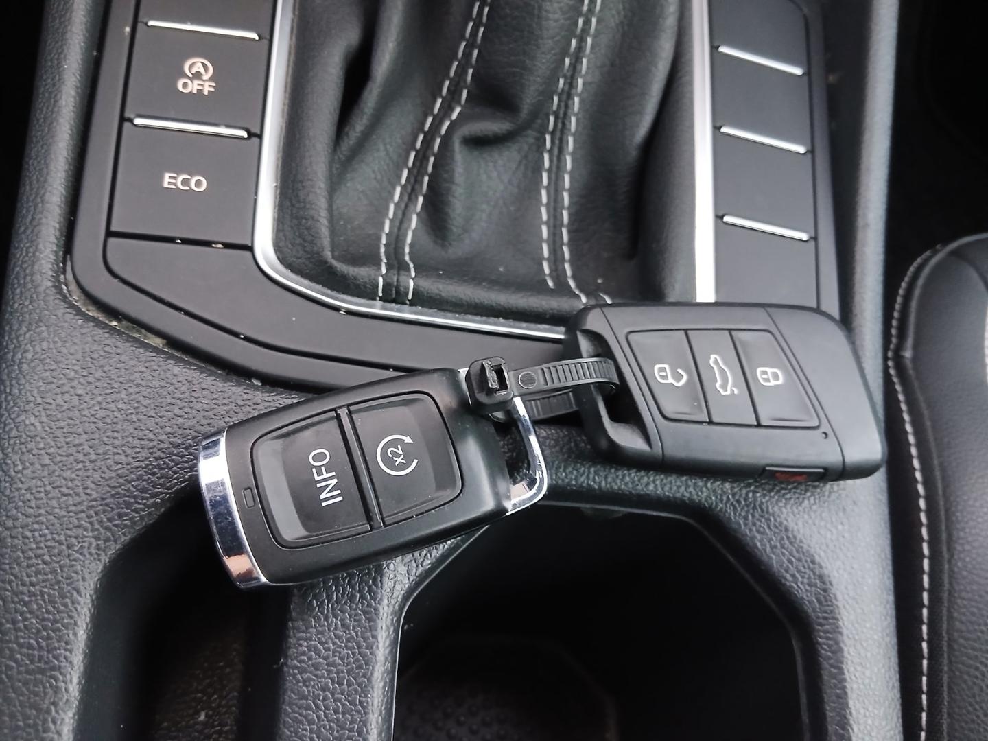Volkswagen Jetta 2021 — photo 2