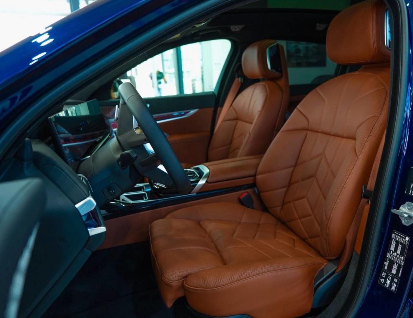 BMW 740 2025 — photo 2