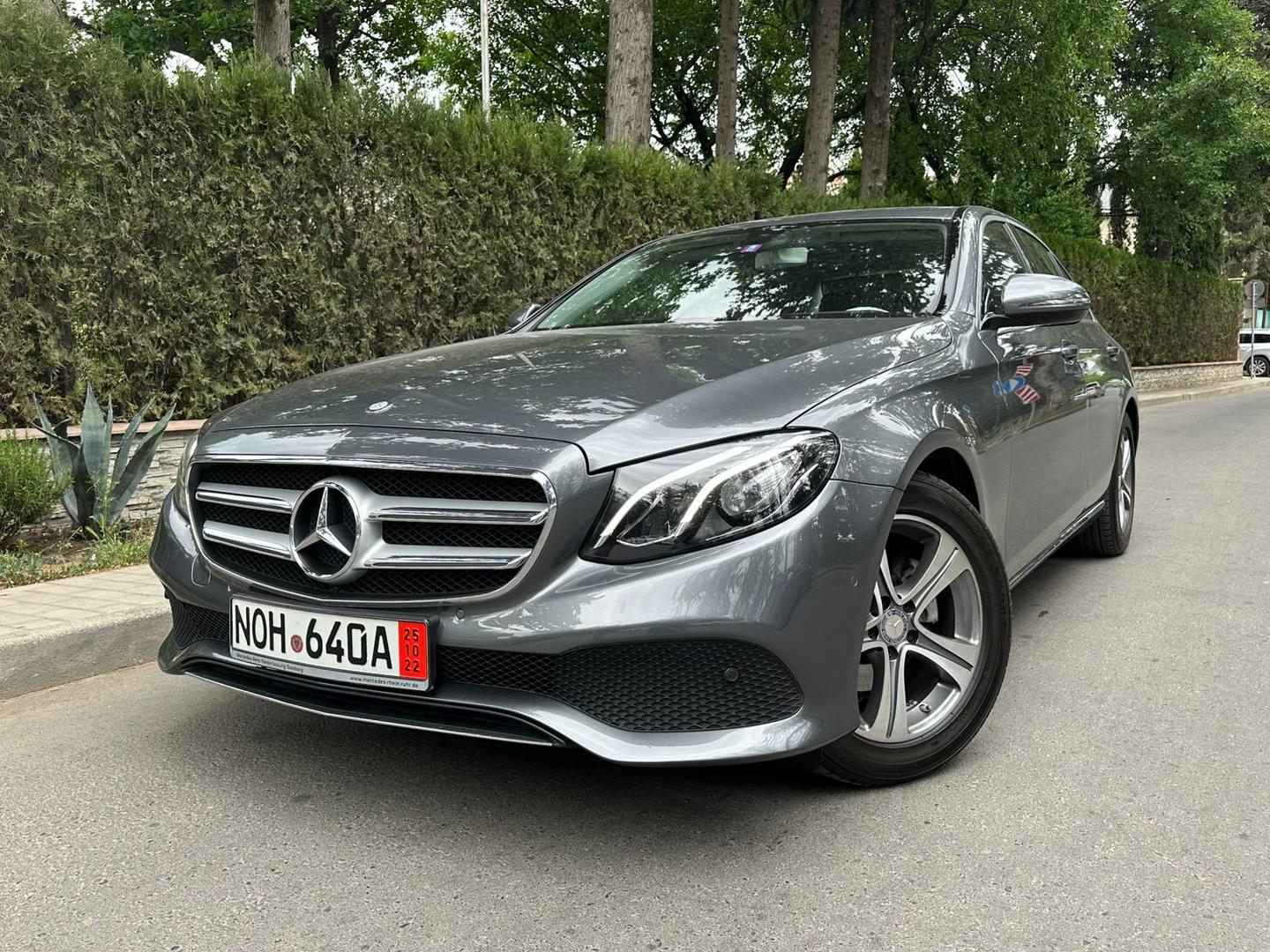 Mercedes-Benz E 220 2017 — photo 2
