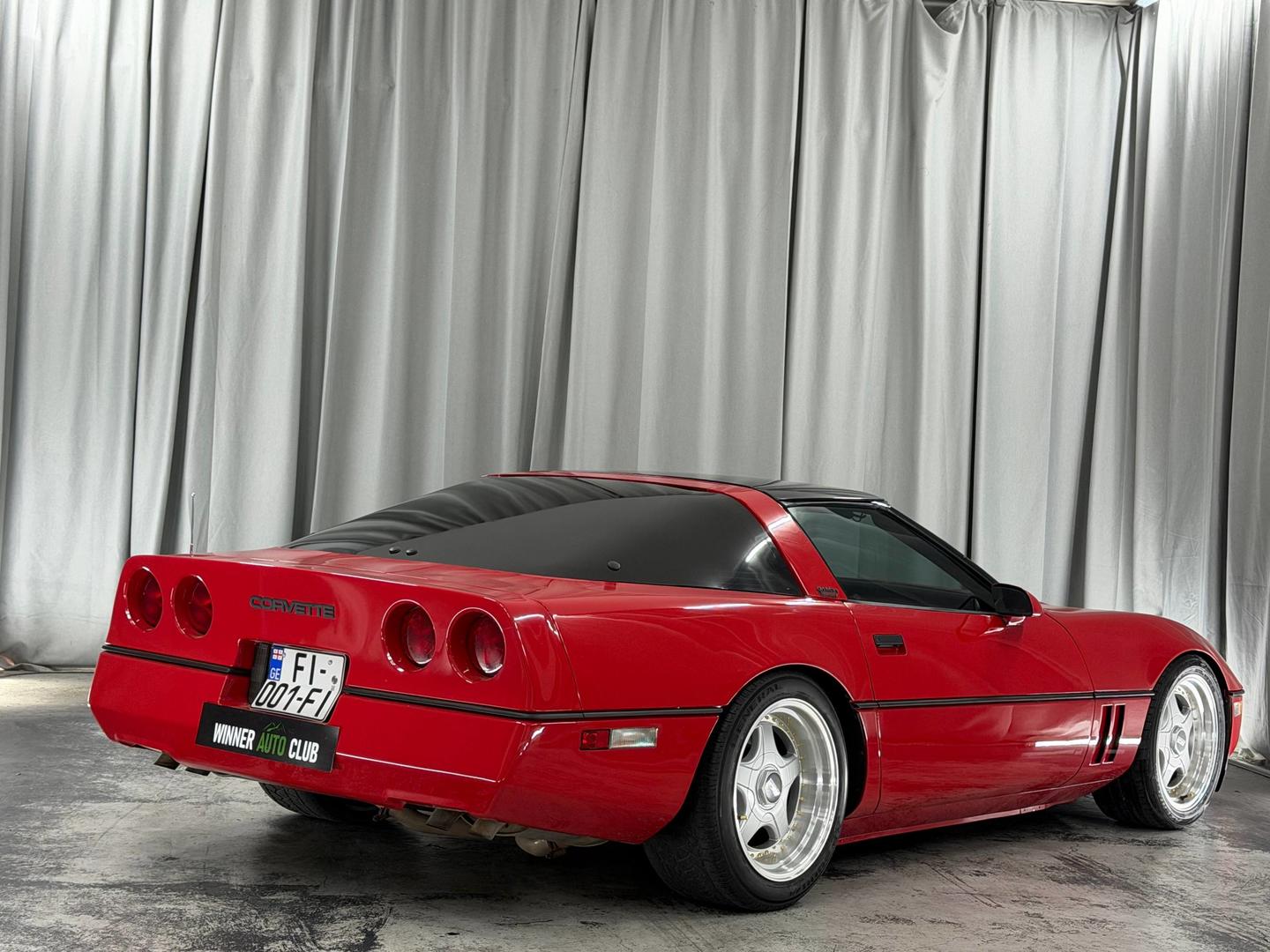 Chevrolet Corvette 1983 — photo 2