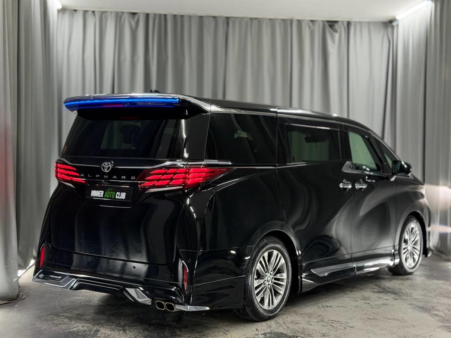 Toyota Alphard 2024 — photo 2