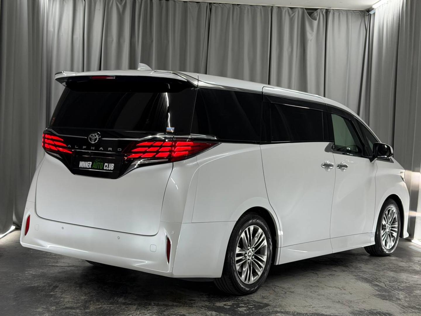 Toyota Alphard 2024 — photo 2
