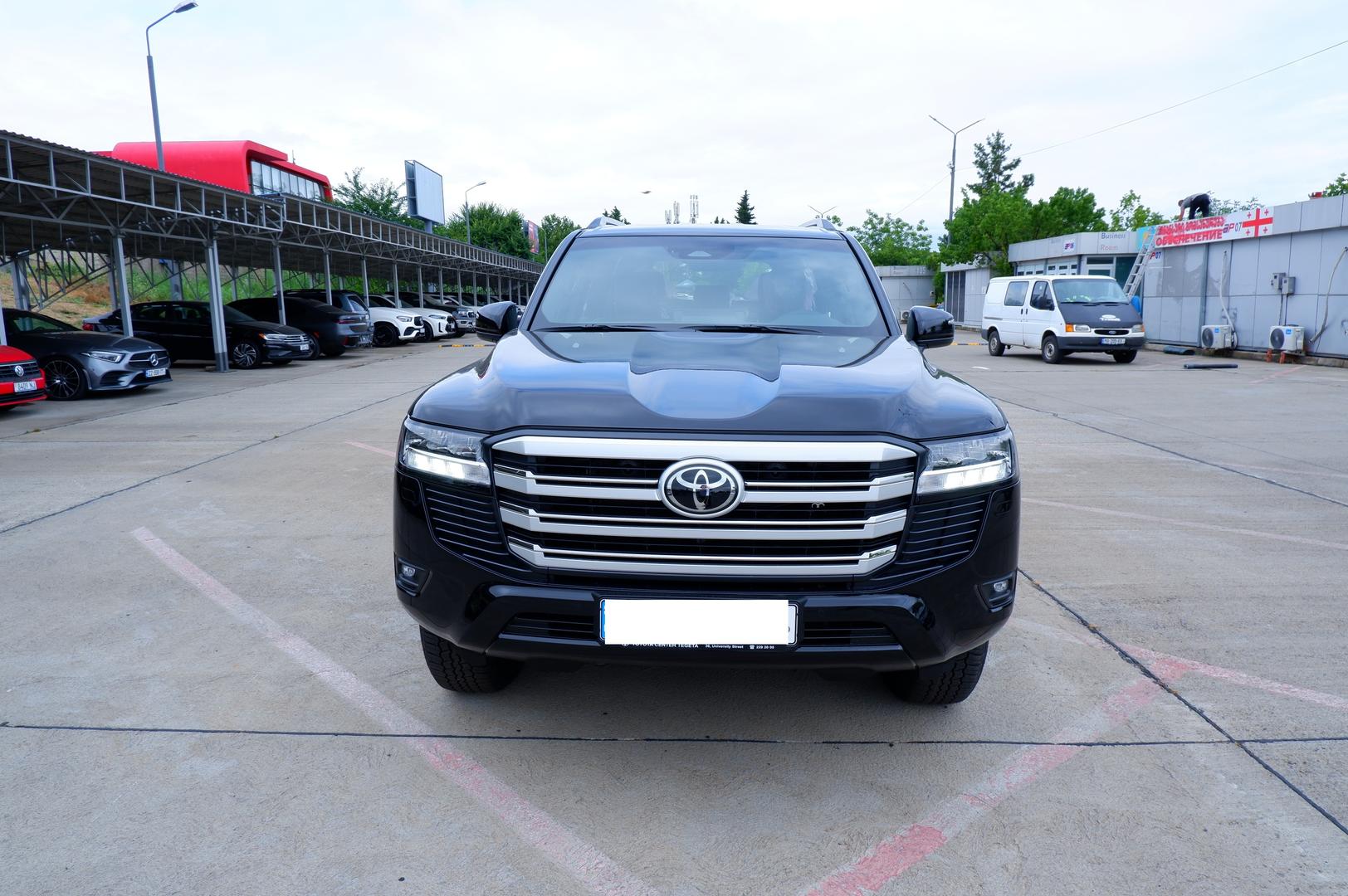 Toyota Land Cruiser 300