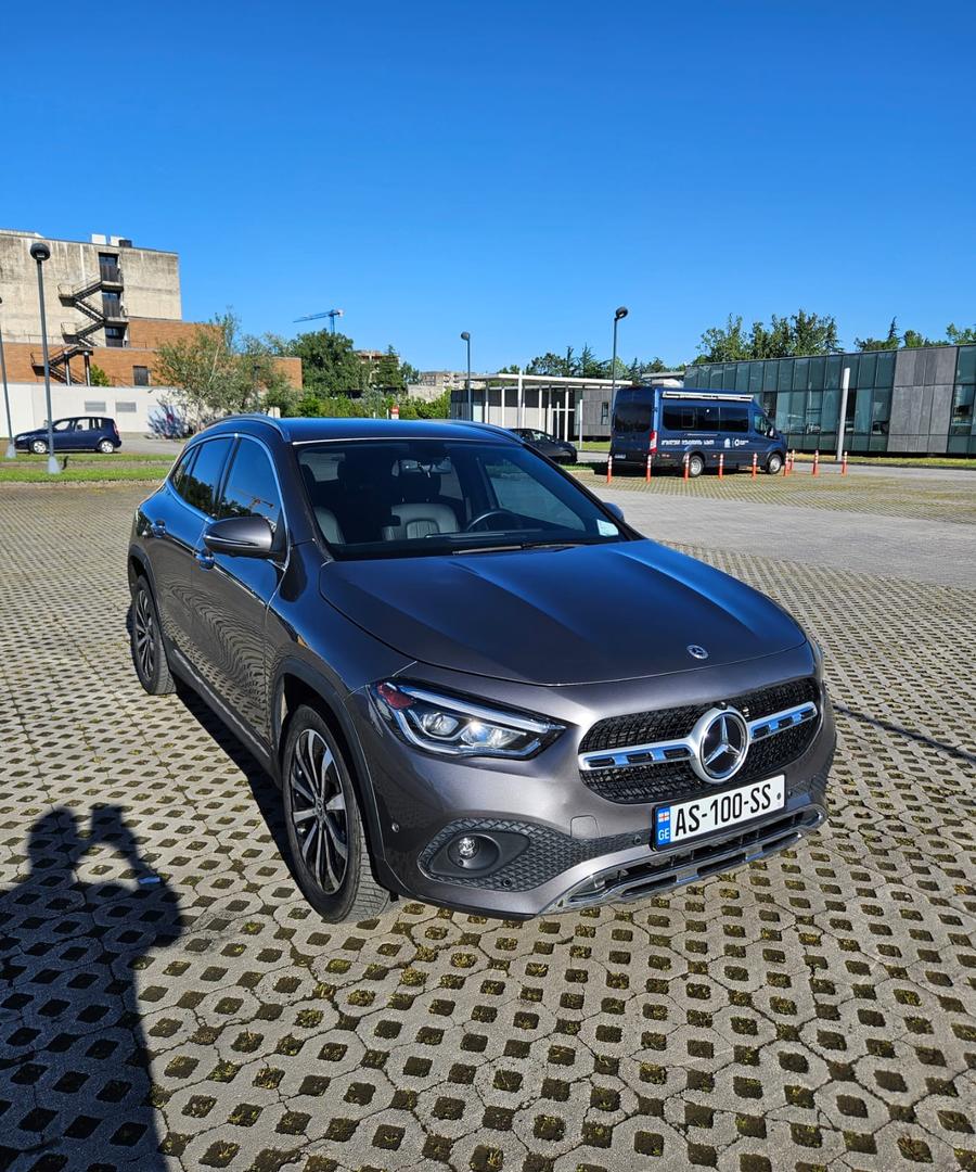 Mercedes-Benz GLA 250 2023 — photo 2