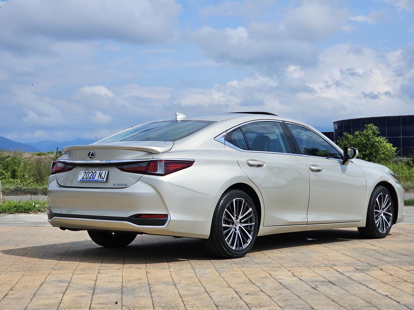 Lexus ES 300