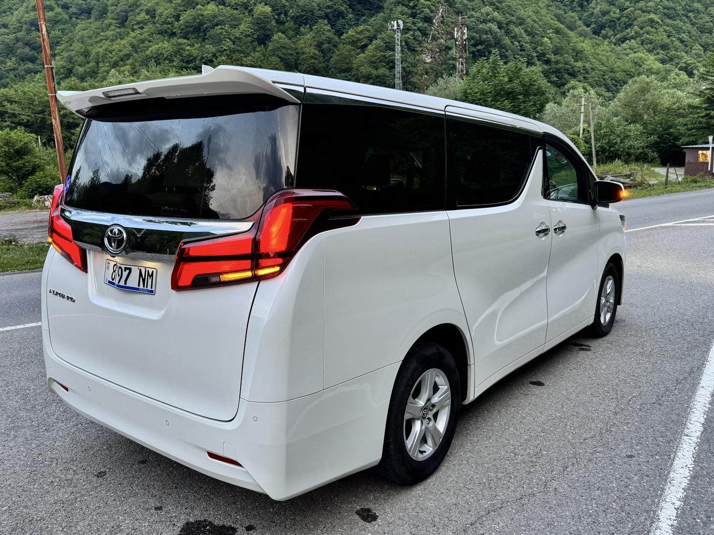 Toyota Alphard 2023 — photo 2