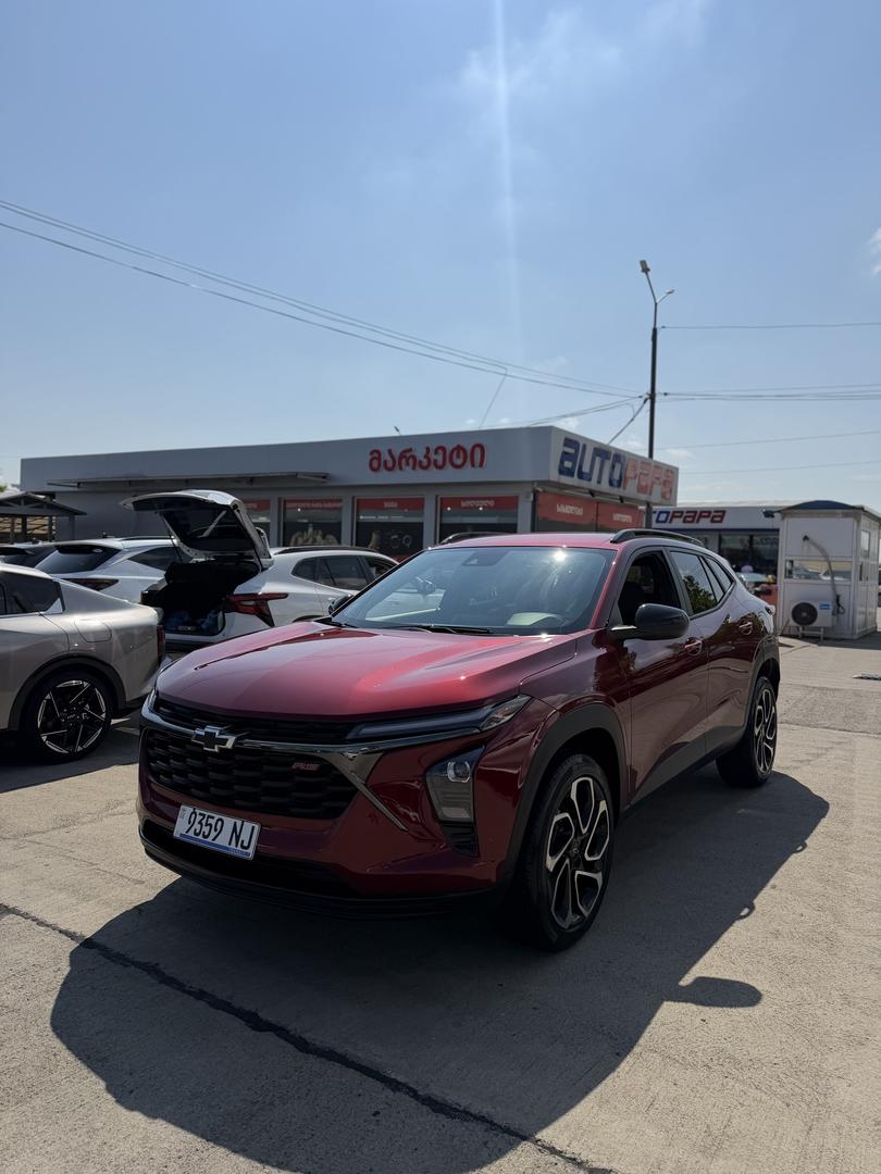 Chevrolet Trax 2023 — photo 2