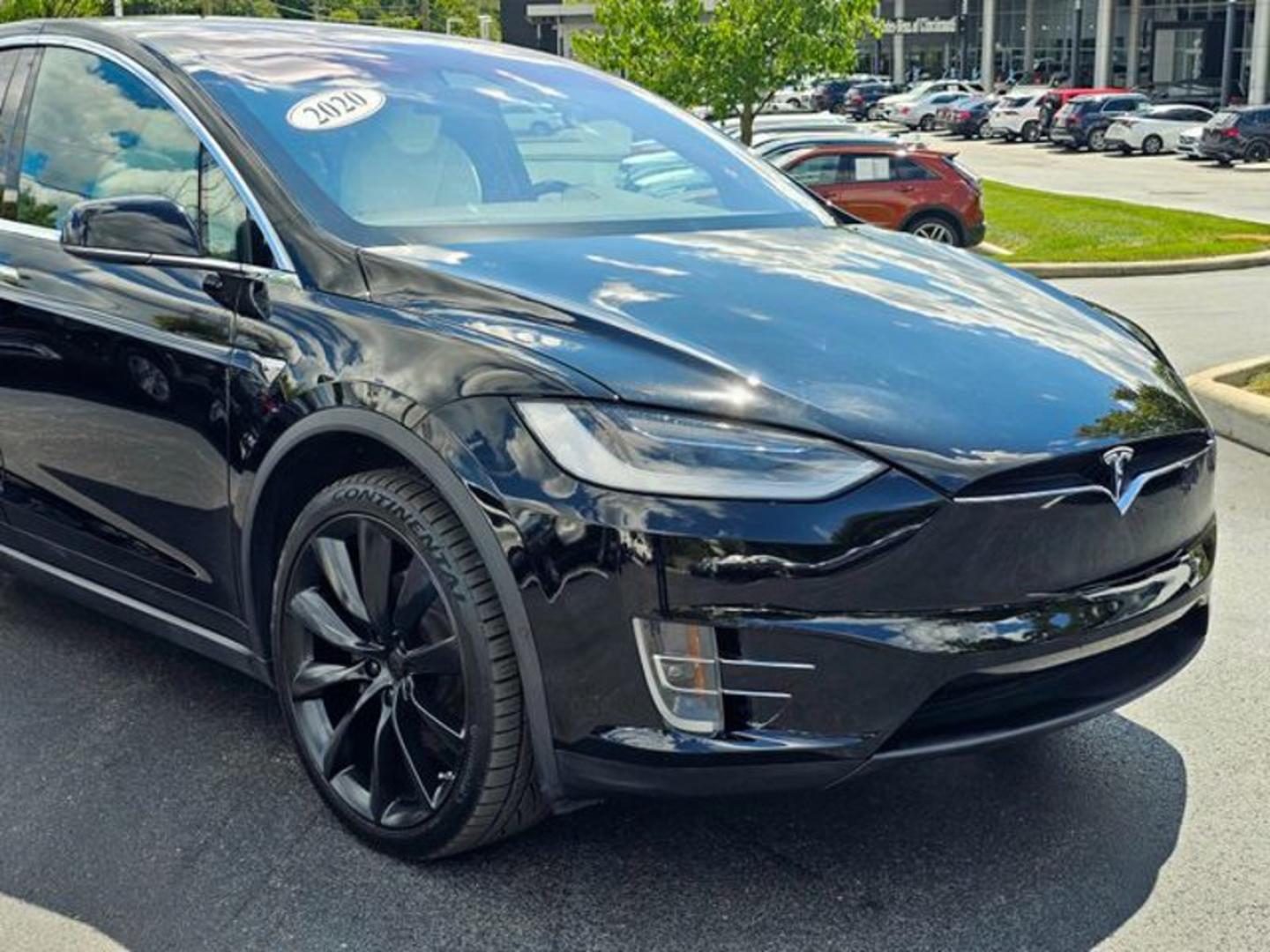 Tesla Model X 2020 — photo 2