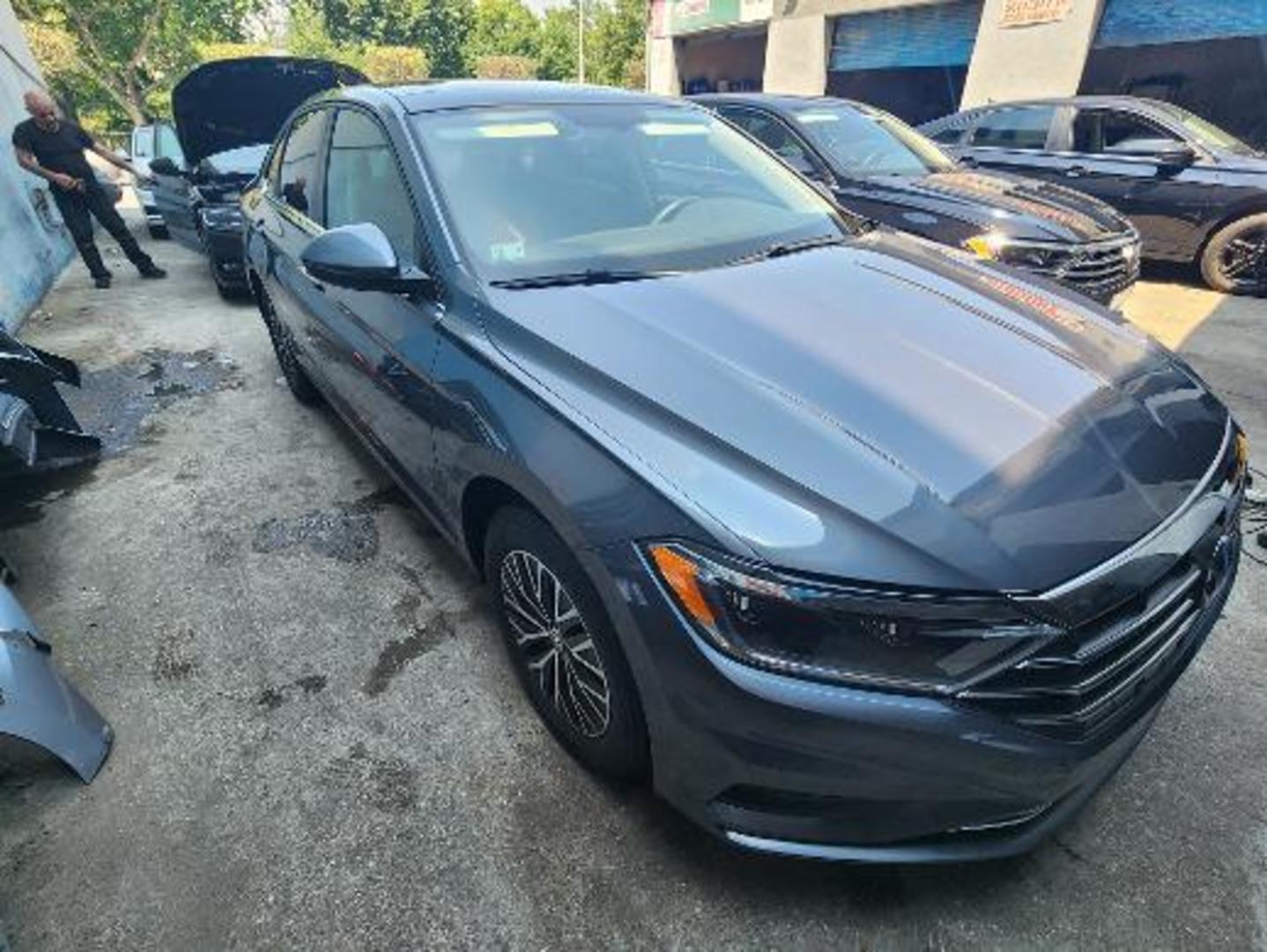 Volkswagen Jetta 2021 — photo 2