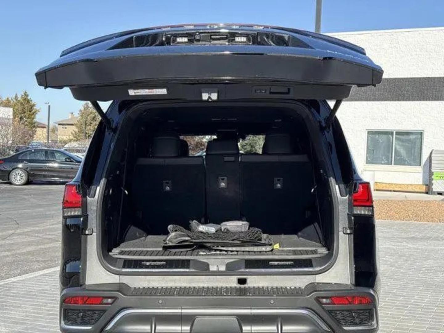 Lexus LX600