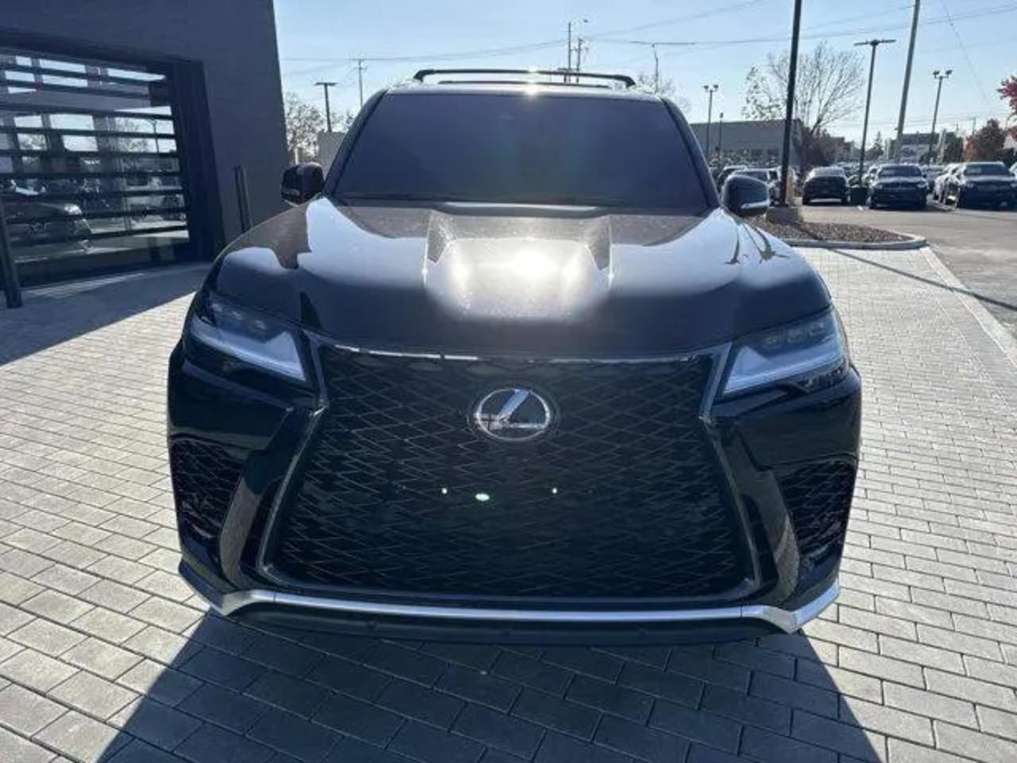 Lexus LX600 2023 — photo 2