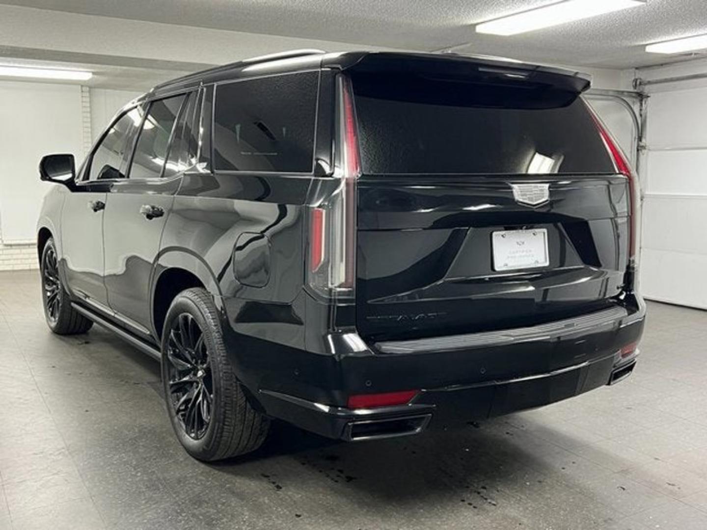 Cadillac Escalade 2023 — photo 2