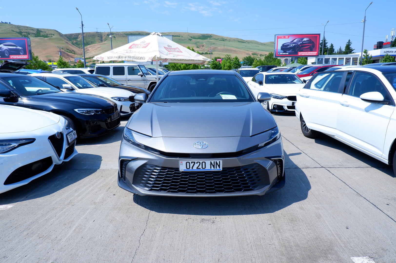 Toyota Camry 2025 — photo 2