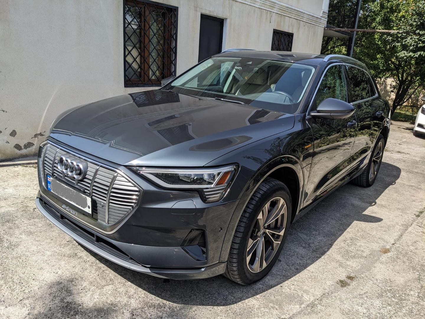 Audi e-tron 2019 — photo 2