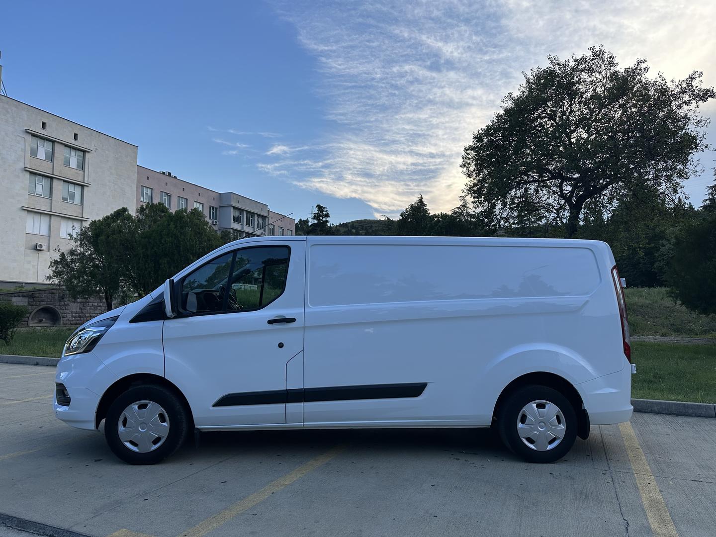 Ford Transit 2018 — photo 2