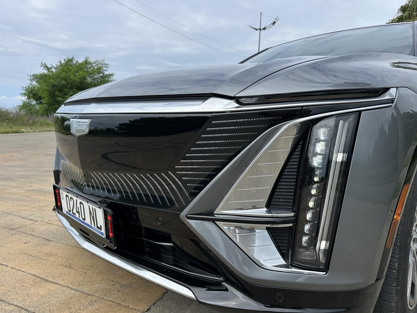 Cadillac Escalade 2023 — photo 2