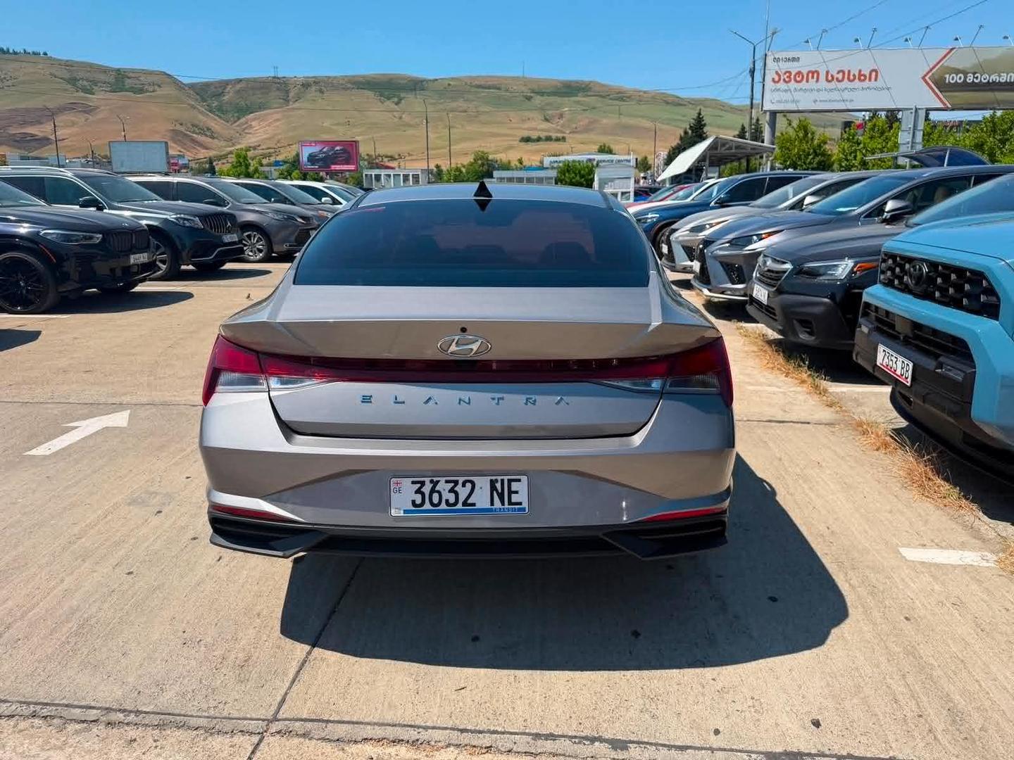 Hyundai Elantra 2022 — photo 2