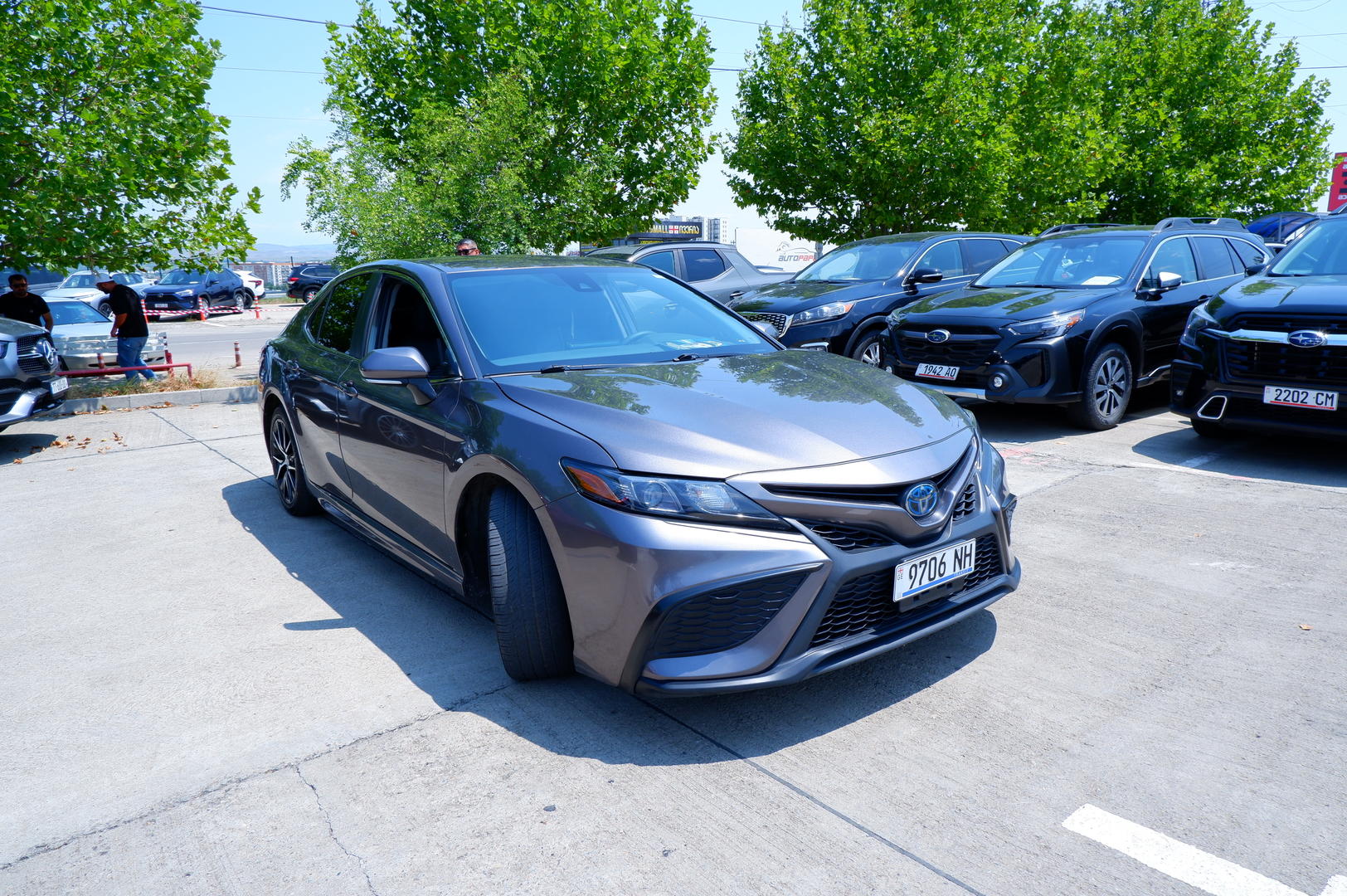 Toyota Camry 2023 — photo 2